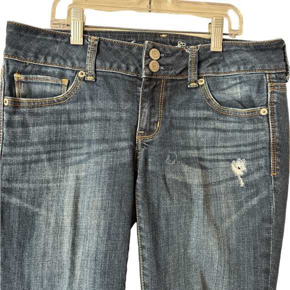 American Eagle 🦅 ARTIST STYLE Lightly Distressed Crop Jeans.  Size: 6     #9 - Picture 2 of 8